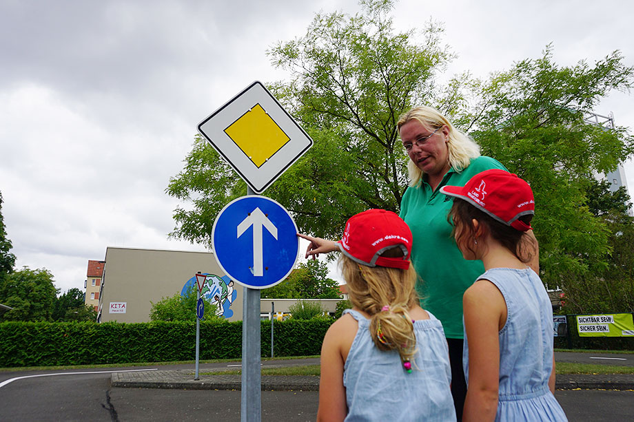 Kinder im PKW richtig sichern – Deutsche Verkehrswacht